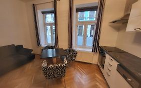 CozyNite Premium Apartment Hundertwasser